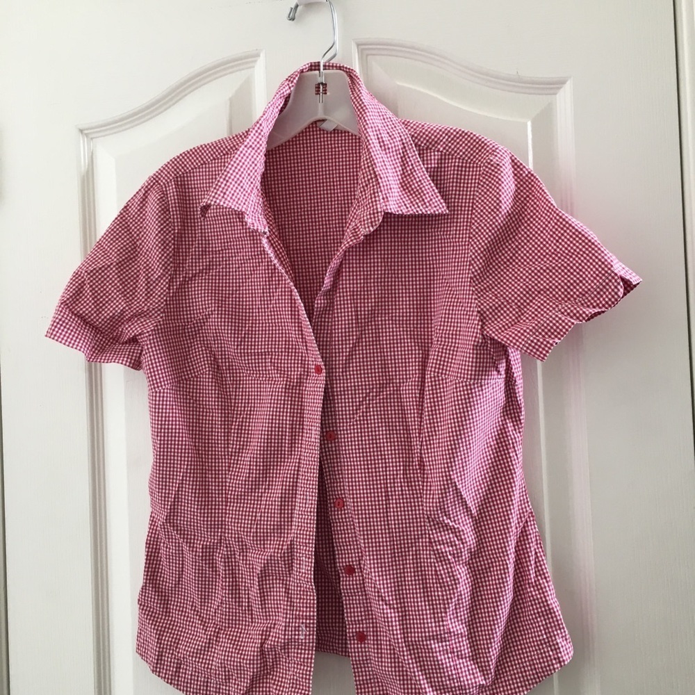 FINAL MARKDOWN Ladies’ st. john’s bay gingham blouse (M)
